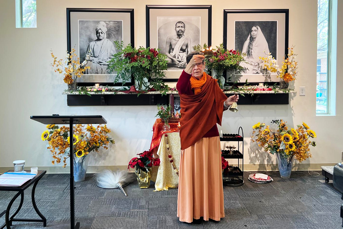 Arati at Vivekananda Hall